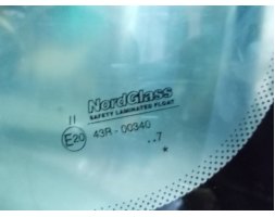 Opel Corsa B Szyba przód czołowa przednia