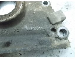 Golf II 1.8 obudowa uszczelniacza wału 056103153