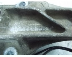 Peugeot 306 1.4 Łapa mocowanie silnika 9604493780