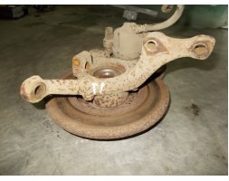 VW Golf II 1.8 Zwrotnica piasta zacisk prawy przód