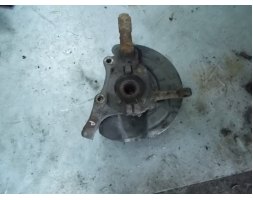 Volvo V70 I 2.5 TDI Zwrotnica piasta prawa